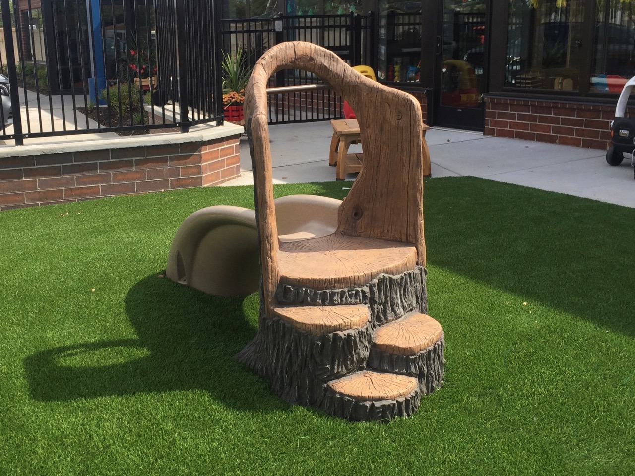 Tree playground equipment